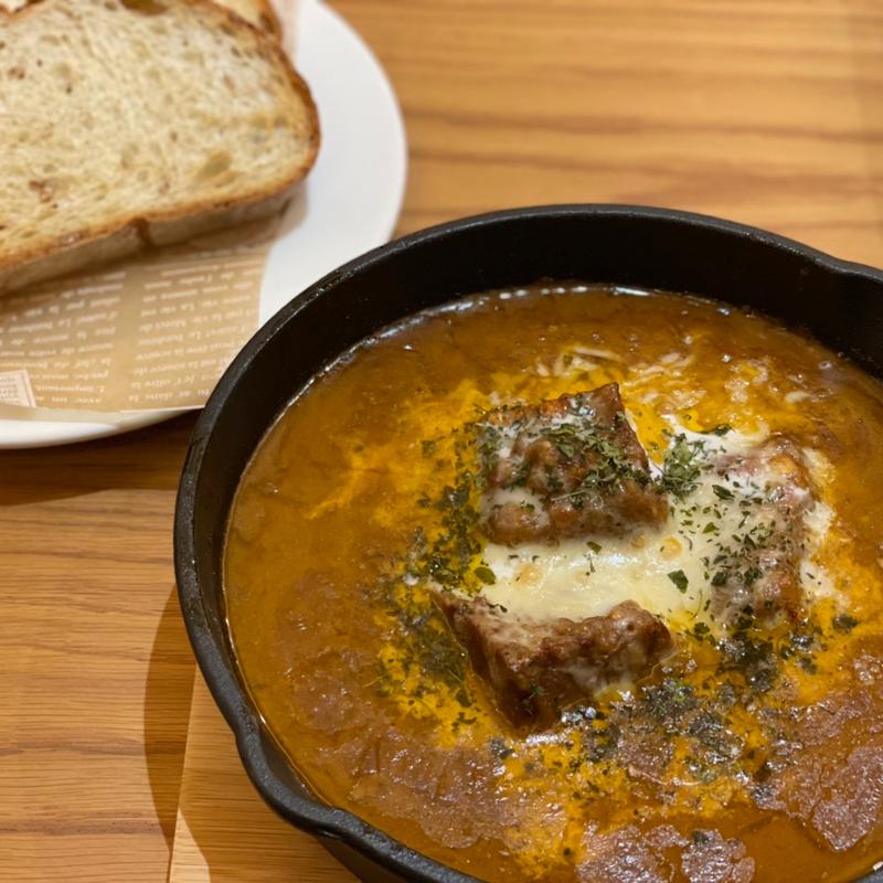 鉄板チーズビーフカレー　バケット添え(BEVALLEY COFFEE)