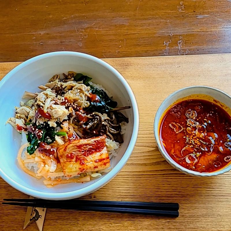 平日限定日替りランチ(ロティサリーチキン キムチとチキン)