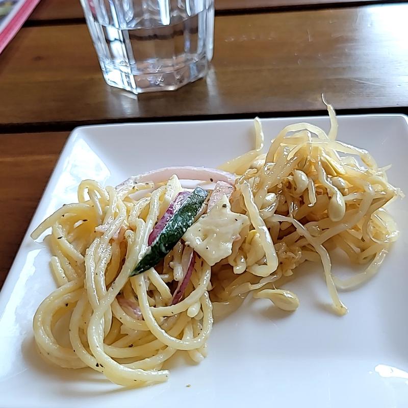 ランチのおかず(ロティサリーチキン キムチとチキン)