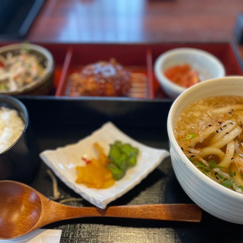 お昼の定食(てん川)