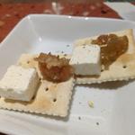 金山寺味噌とクリームチーズのクラッカー