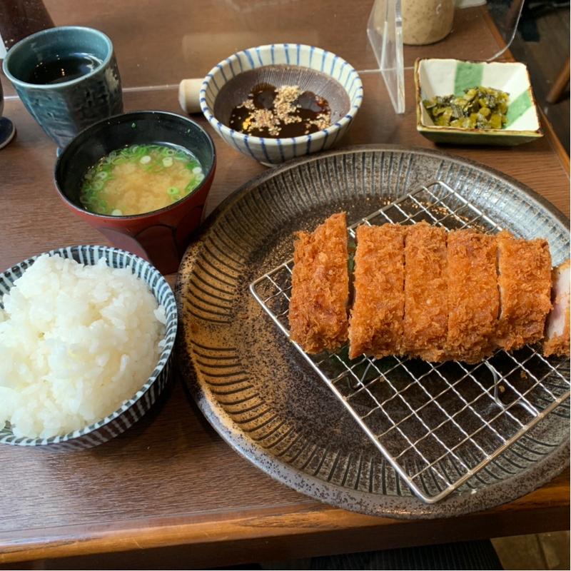 三元豚の特厚ロースカツ定食(ローン )