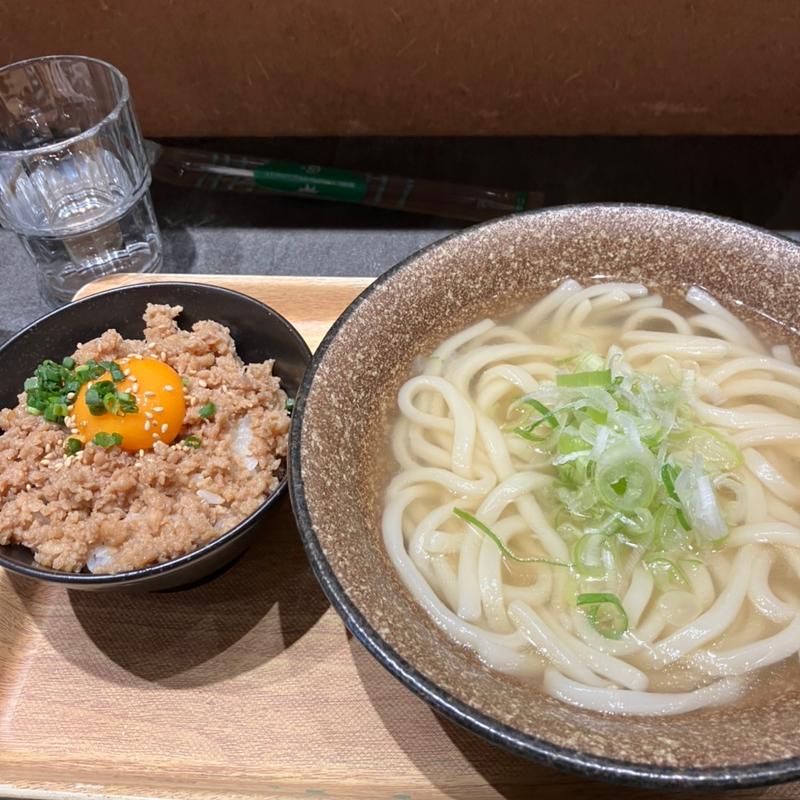 そぼろ丼とかけうどん(蕎麦・立飲み 一味)