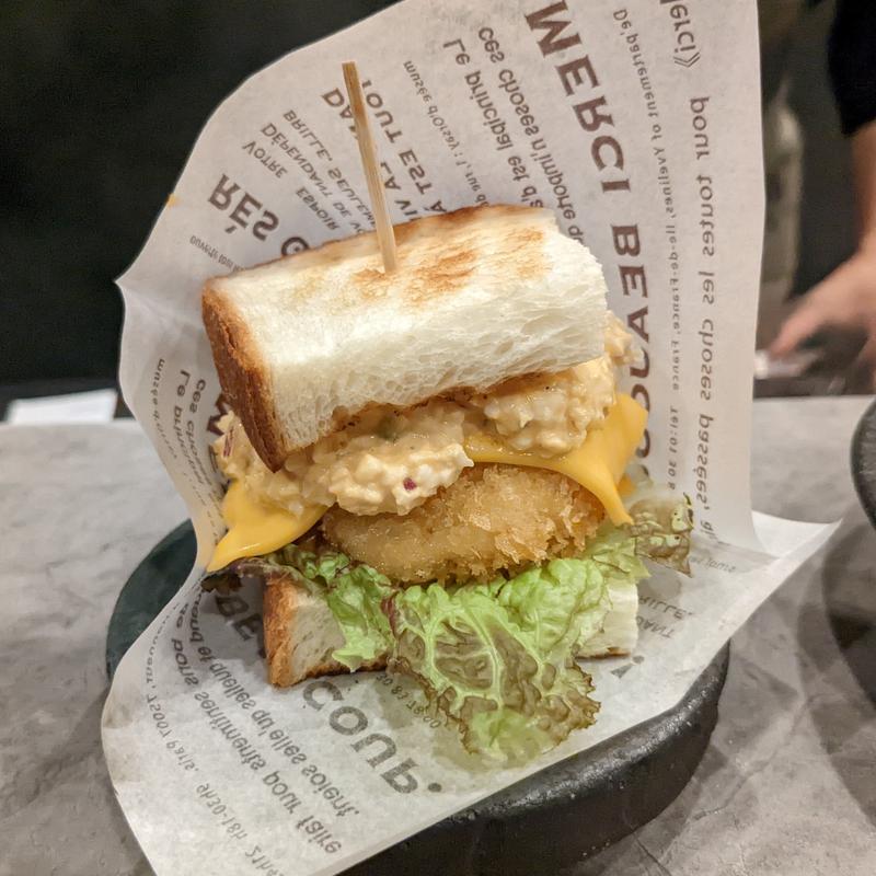 ミニチキンカツサンド(汐汲坂 恵びね)