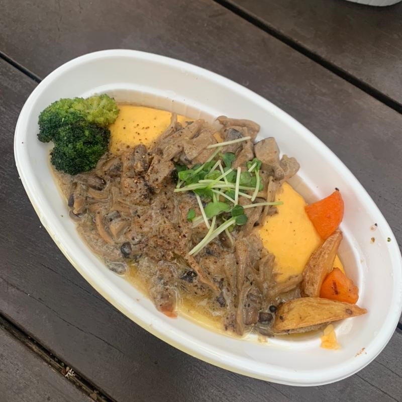 4種のきのこの豆乳バター醤油オムライス(ボードゲーム＆ダイニングバーkurumari)