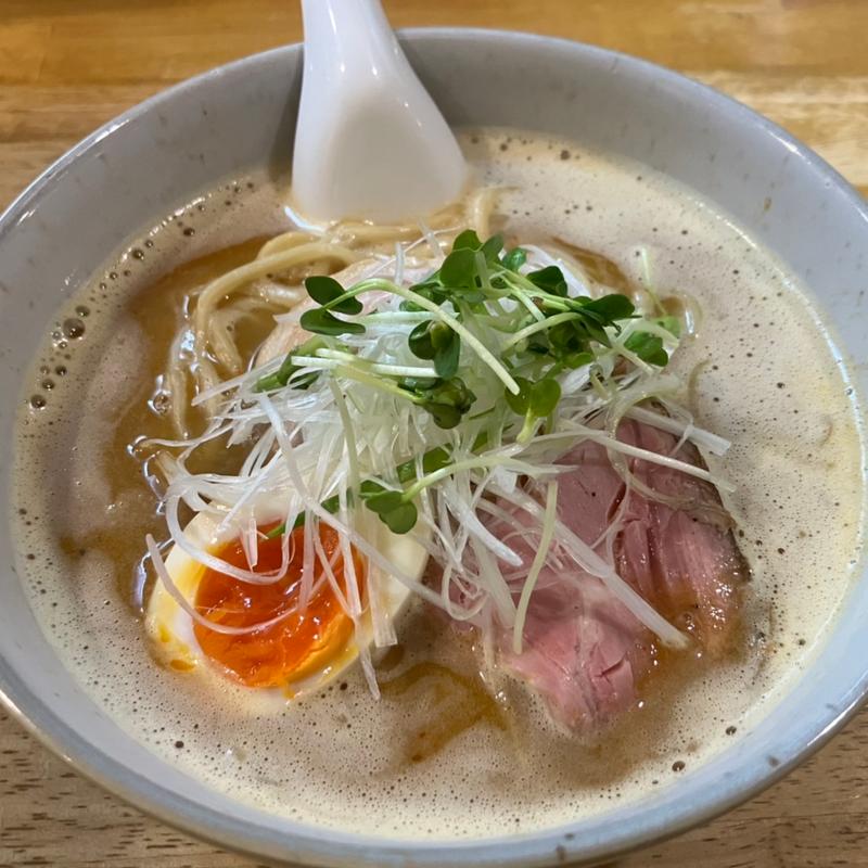 冬季限定カレーラーメン+チャーシュー1枚トッピング(KÜCHE)