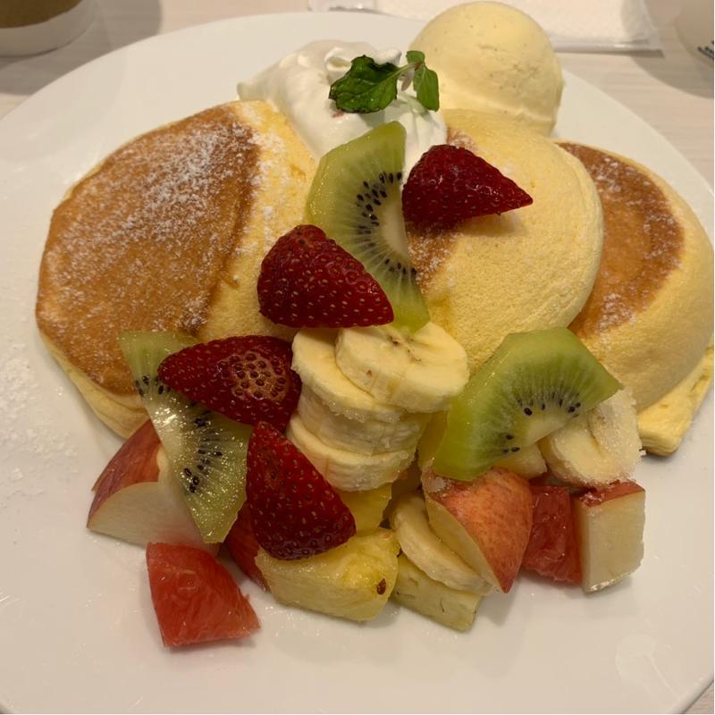 季節のフルーツパンケーキ(幸せのパンケーキ 梅田店)