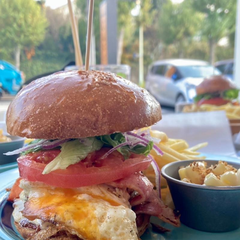 デラックスハンバーガー(01 ZERO ONE CAFE SURF DINER ゼロワンカフェサーフダイナー 金井)