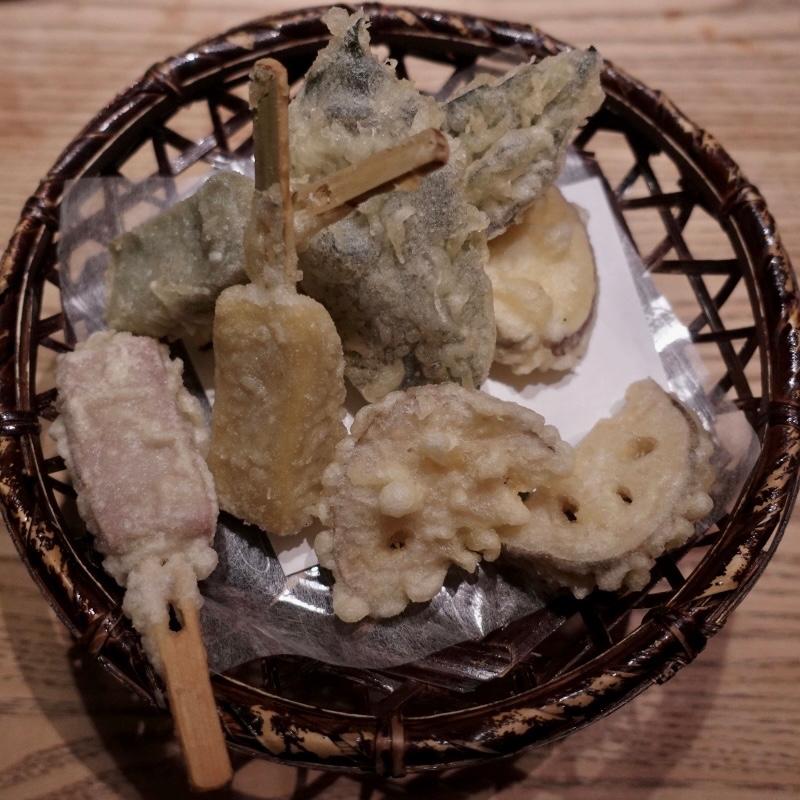 ふわもち生麩と加賀野菜の天麩羅(八兆屋 駅の蔵 金沢駅店)