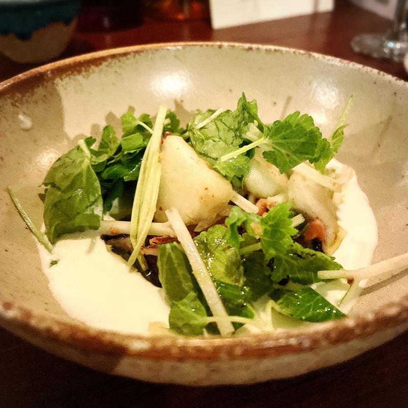 イワシと洋ナシのサラダ ストラッチャテッラ(魚介とワイン PEZ（ペス）)