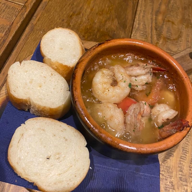 海老2種・フレッシュトマト・アンチョビ　アヒージョ(炭火とワイン 烏丸店)