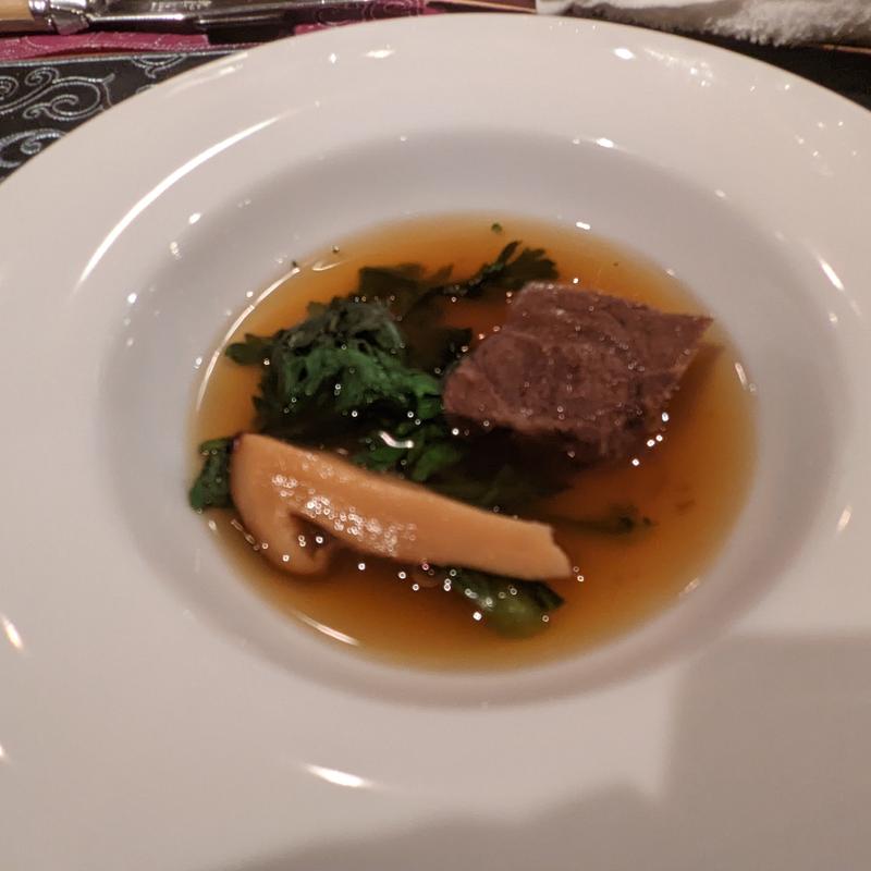 和牛ホホ肉、春菊、コンソメ(ヴィネリア セコンド イル グスト)