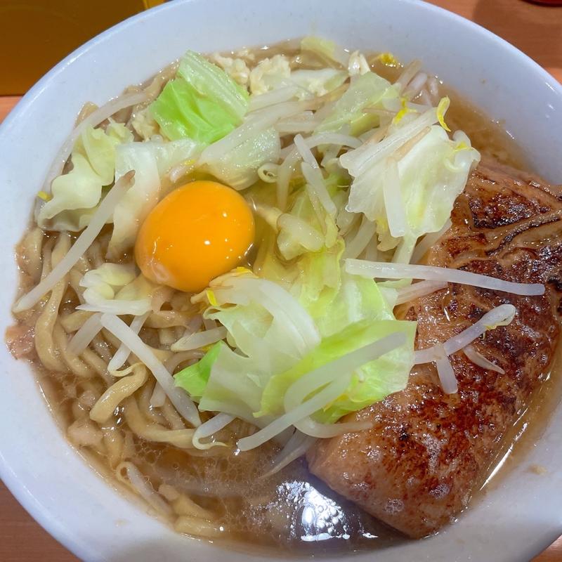 デカ豚ラーメン、生卵(らーめん忍者)