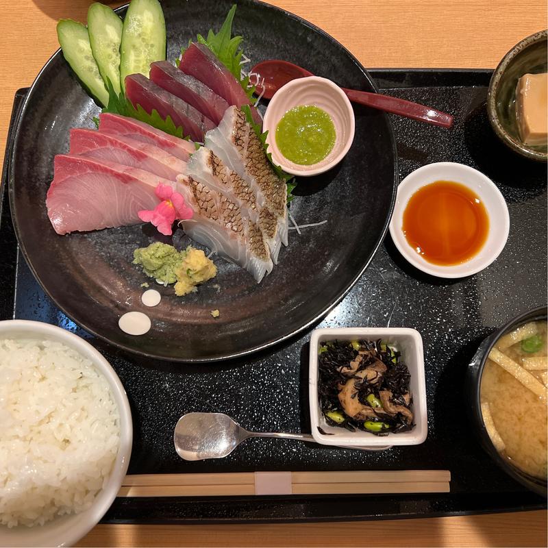 お刺身の三種盛合わせ(TOSA DINING おきゃく)