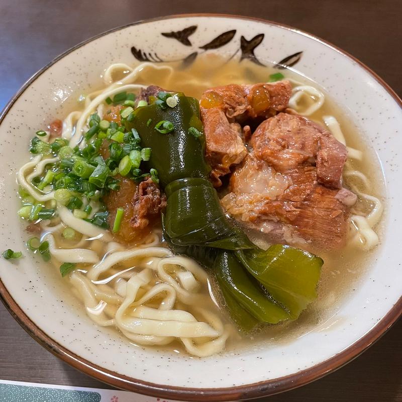 沖縄そば　あっさり(与那原家 （よなばるや）)