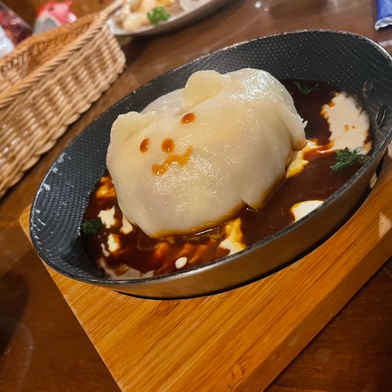 モッツァレラチーズハンバーグ？(餃子バー Gyo-the Shrimp BAR)