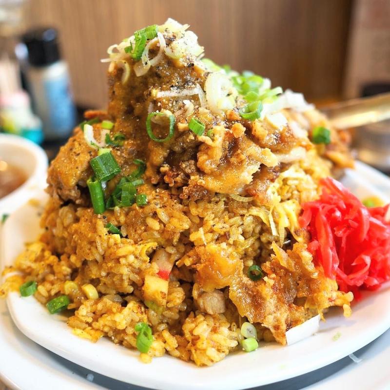 カレー炒飯(タンドリーチキン)(中華ダイニング たくみ)