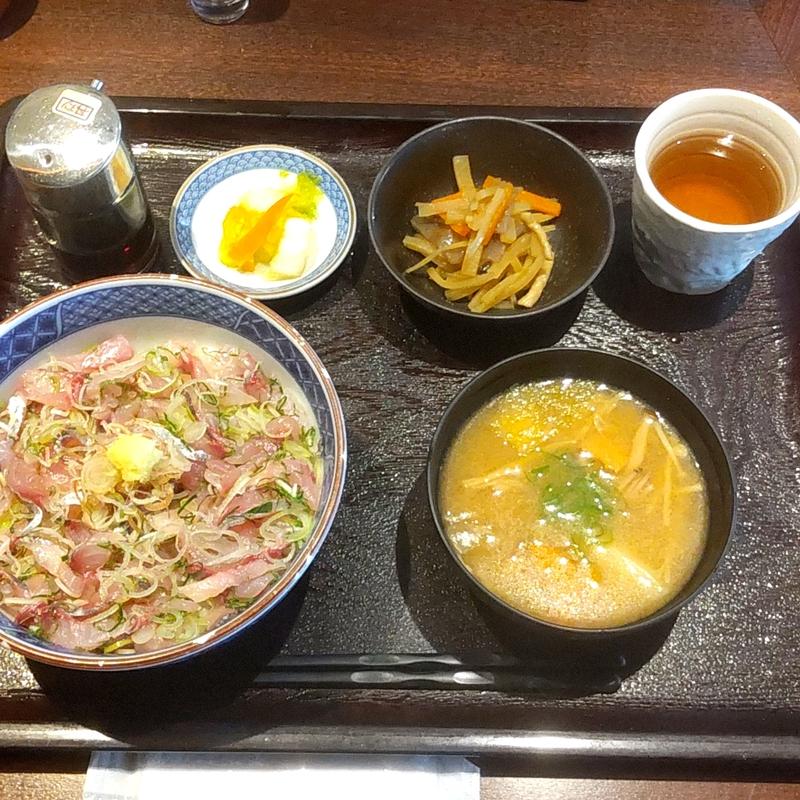 あじのたたき丼(にんぎょう町　谷崎)