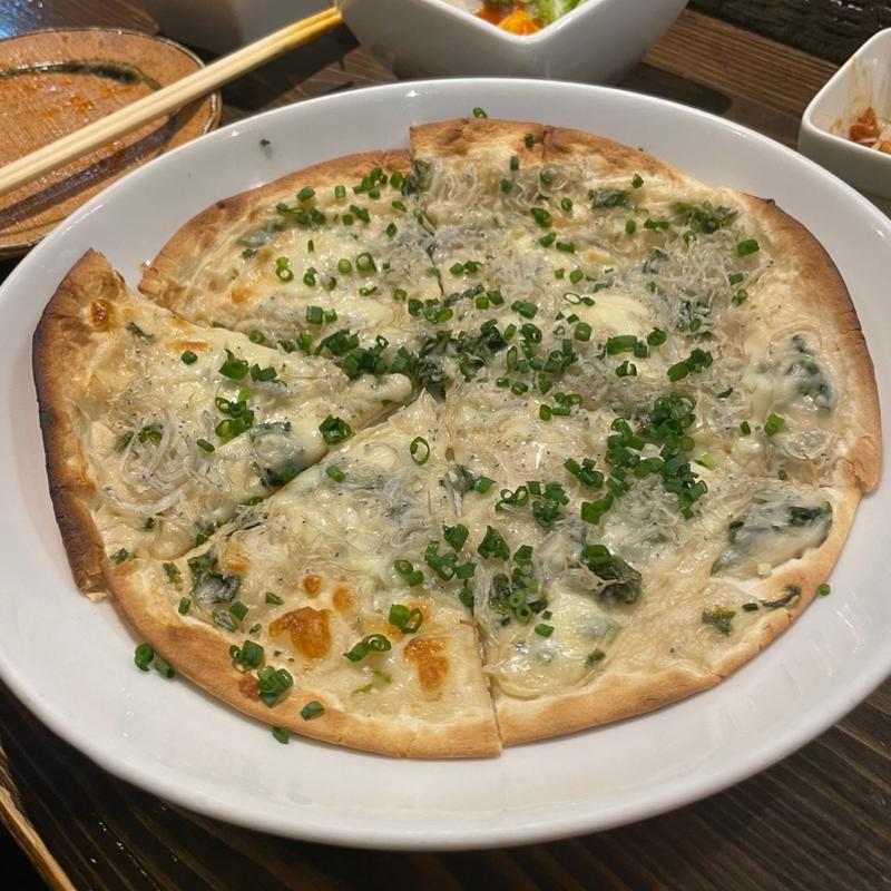 シラスピザ(原始焼き酒場ルンゴカーニバル 本店)