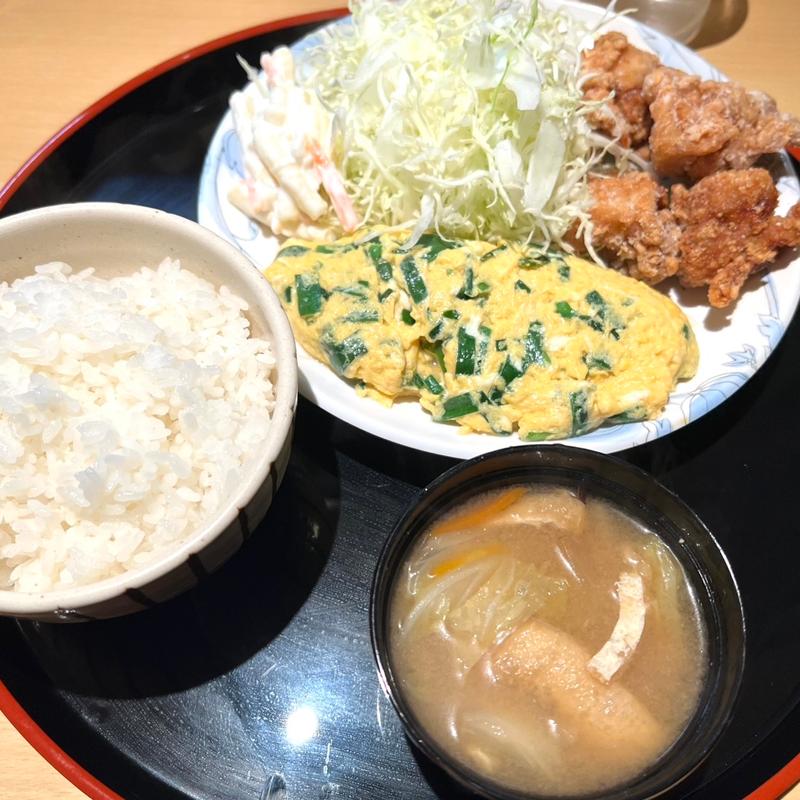 ニラ玉唐揚定食(善太郎食堂)