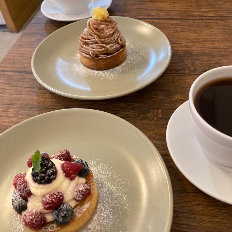 フルーツのアーモンドタルト(タブリエ (TABLIER))