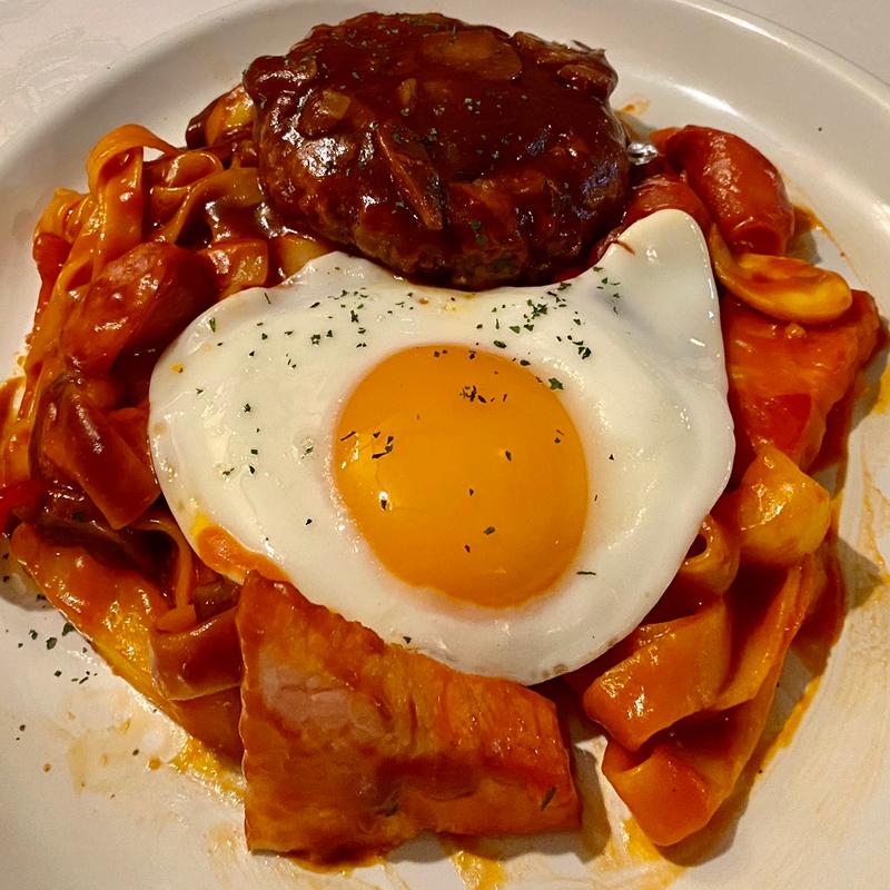 特製ナポリタン+ハンバーグ、目玉焼き乗せ(平井スパゲティ)