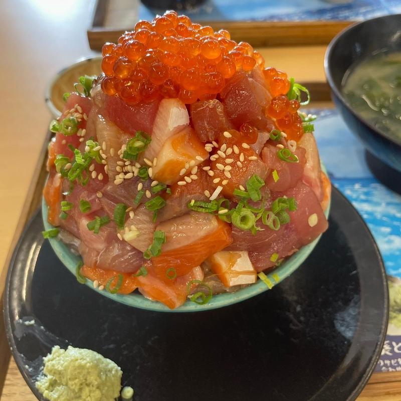 海鮮てっぺん丼(くるくるなると 大渦食堂)