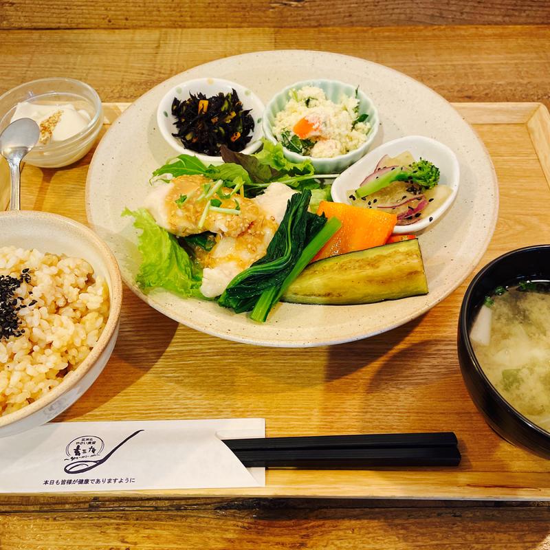 39品目の健康定食(玄米＆やさいカフェ玄三庵 梅田エスト店)