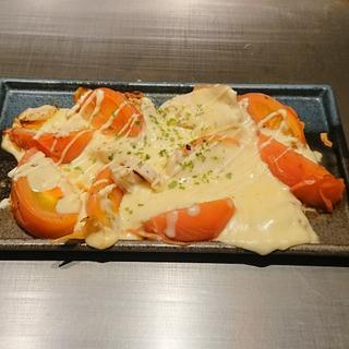 トマトチーズ焼き(鉄板焼かしわ 二子玉川ライズ店)