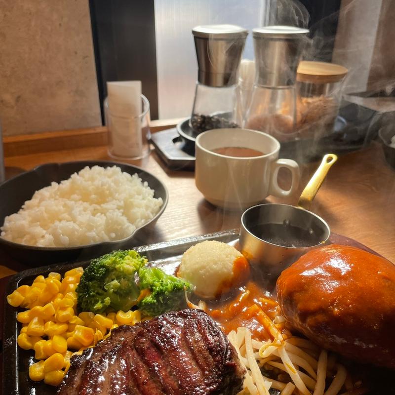 ハンバーグとサガリコンボ(丸鶏 ステーキみさき食堂)