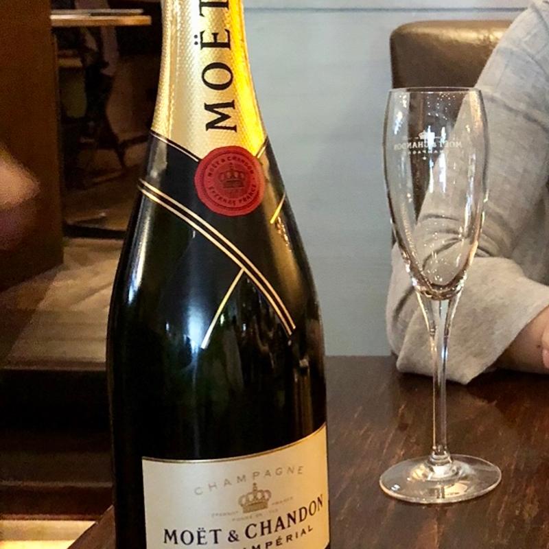 Moet & Chandon ボトル(シクスバイオリエンタルホテル)