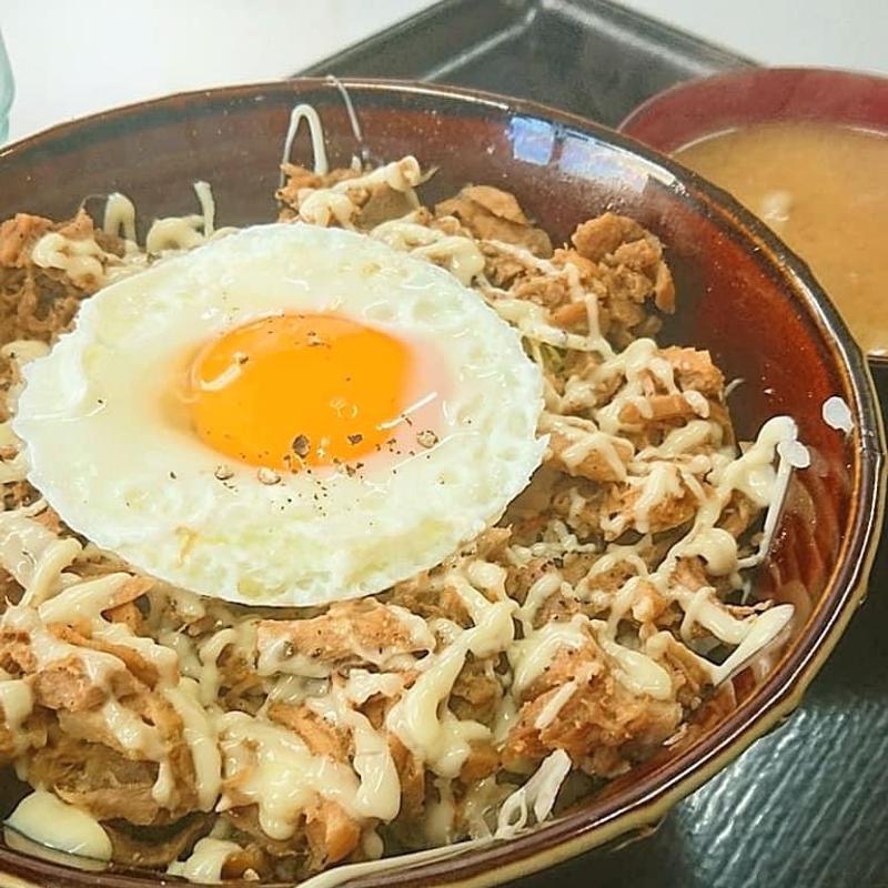 ブラックペッパーマヨスタミナ丼(本家絶品煮込みカツカレー 八千代店)
