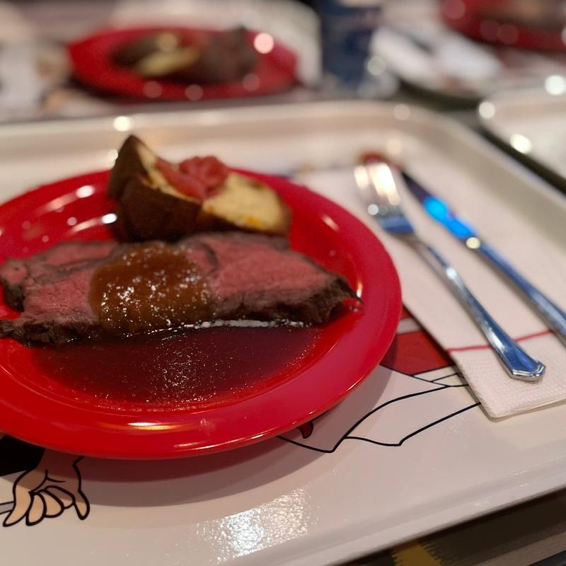 フランクステーキ(クイーン・オブ・ハートのバンケットホール)