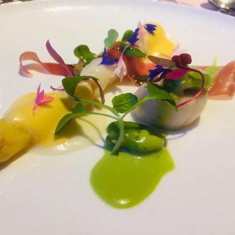 ホワイトアスパラガスと帆立のハーモニー(西洋料理とワインの店 巴里市場 （パリイチバ）)