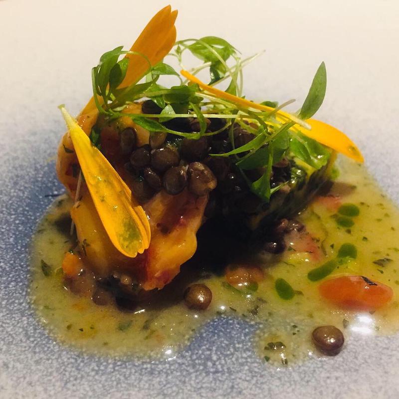 オマールのバプール レンズ豆のブールブランソース (西洋料理とワインの店 巴里市場 （パリイチバ）)