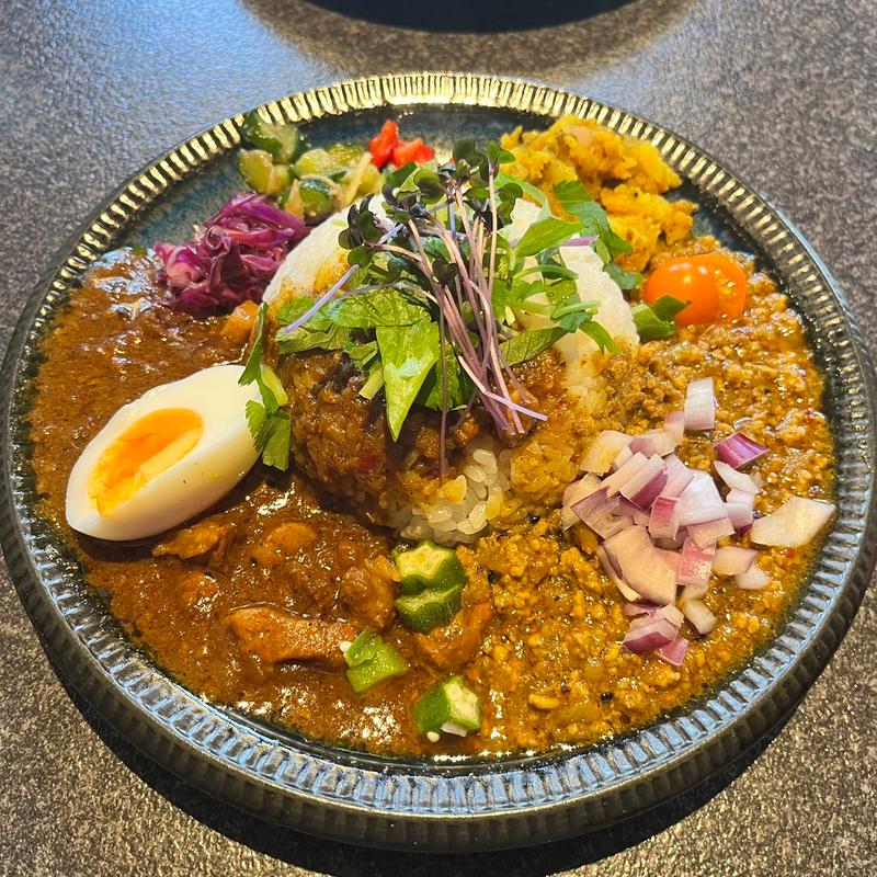 2種あいがけ(ルーローポークと出汁キーマ)(スパイスカレー高丸)