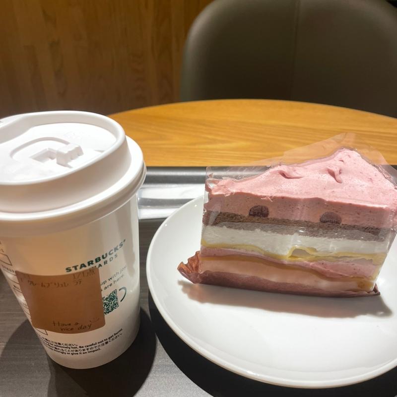 クリームブリュレラテ、ストロベリーのもちもちクレープケーキ(スターバックスコーヒー ゆめモール西条店)