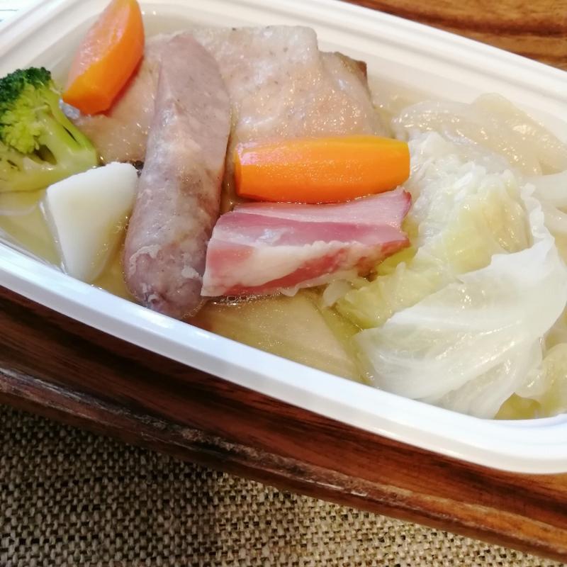 栗豚とシュポラタソーセージのボリート(デリ＆レストラン Desmo)