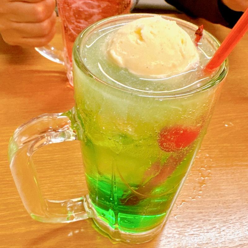 クリームメロンソーダハイ(大衆酒場神田屋中野北口店)