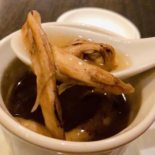松茸の清湯スープ(廣東料理民生 ヒルトンプラザ ウエスト店)