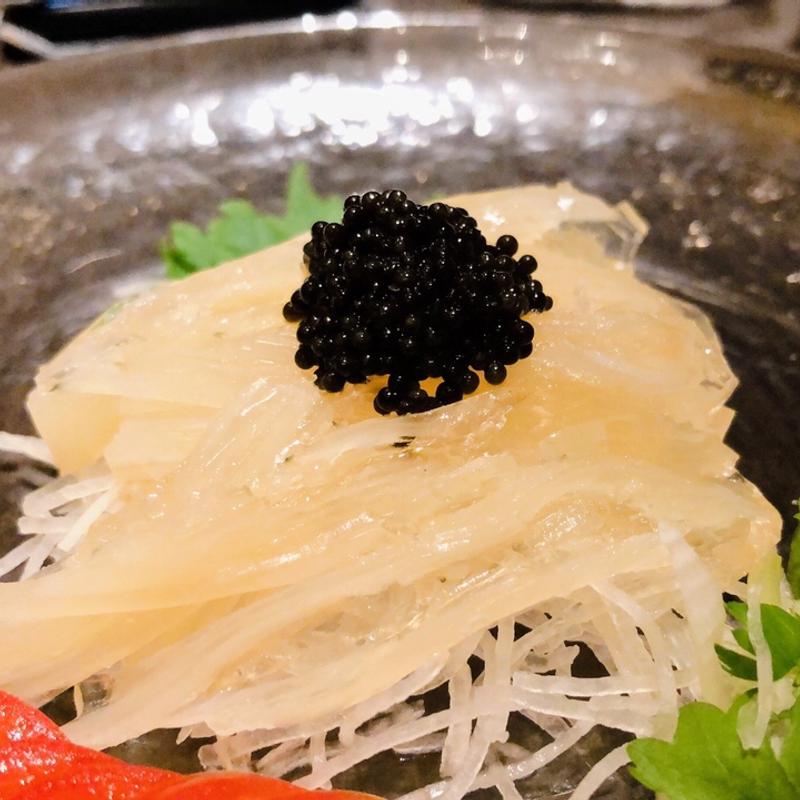 フカヒレの刺身キャビアのせ(廣東料理民生 ヒルトンプラザ ウエスト店)