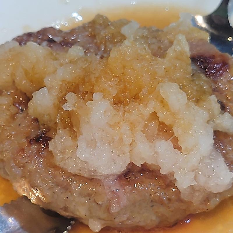 ラム肉のチーズハンバーグ(だるまや新宿三丁目店)