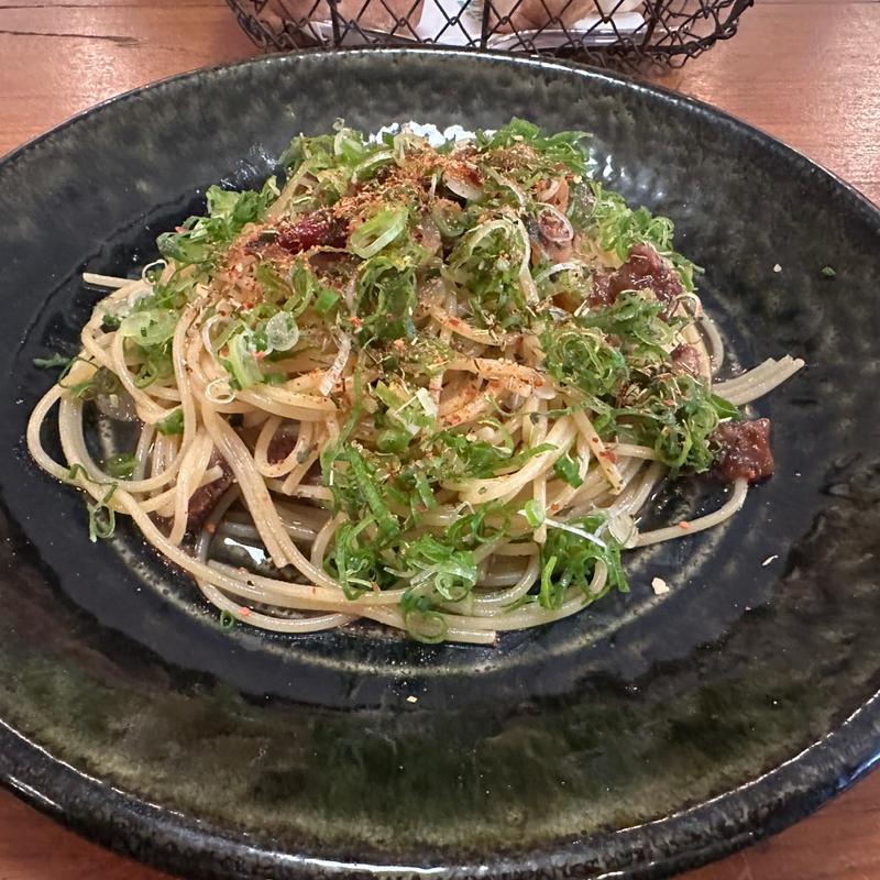 牛スジと青ネギのペペロンチーノ ミックスハーブ風味(リュリュ・プリモ)