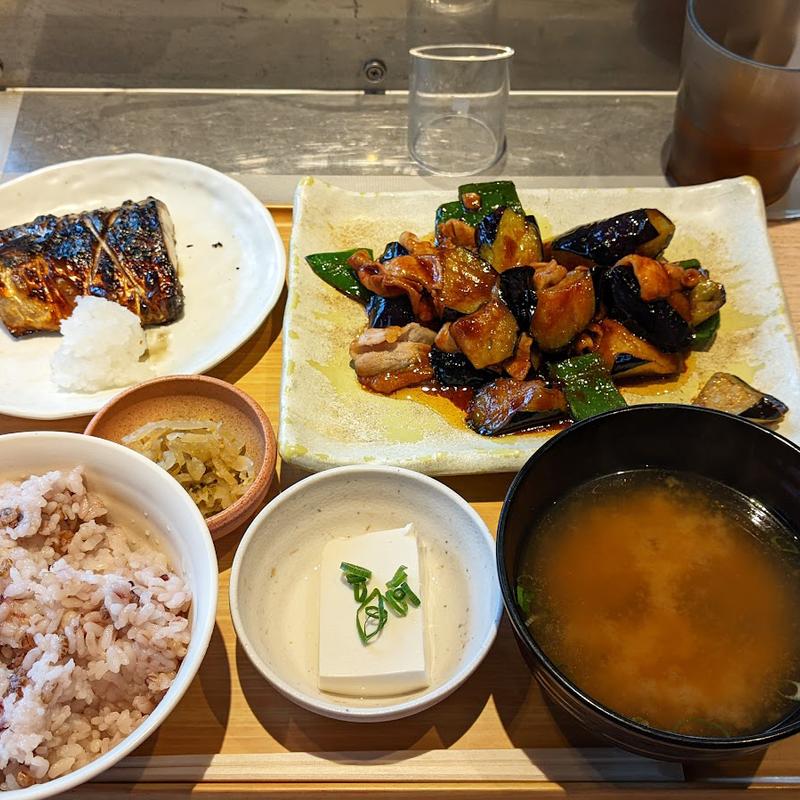 なす味噌と焼魚の定食(やよい軒 天神２丁目店)