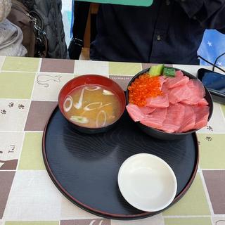 中トロ丼＋いくら(ヤマタくん)