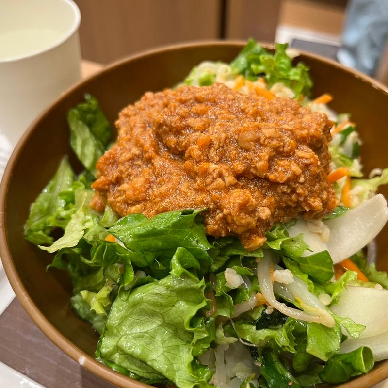 スマイルボールとビビンパのサラダ(WithGreen 東急プラザ銀座店)