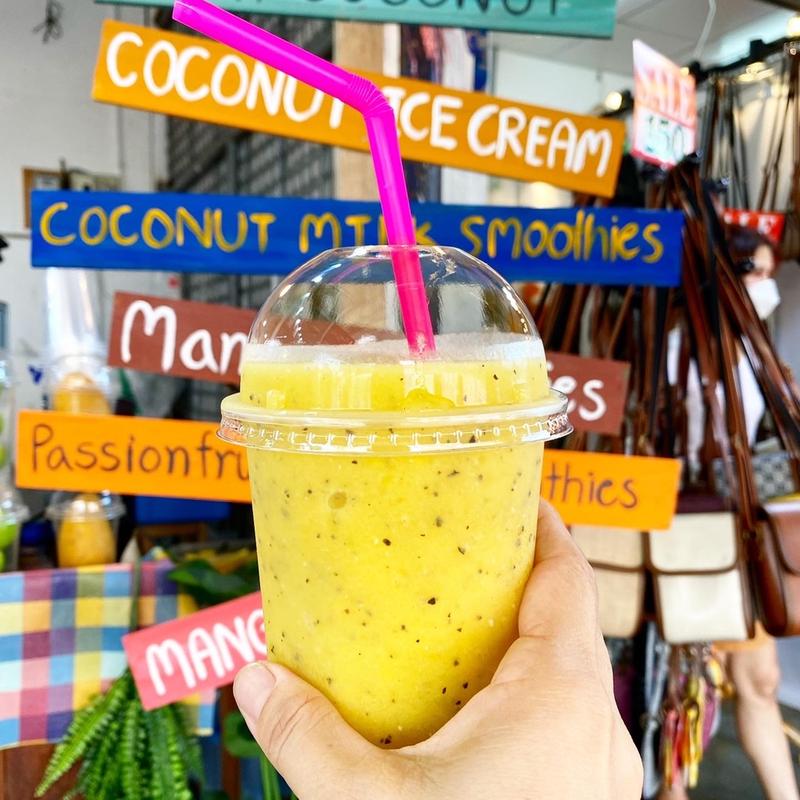 パッションフルーツとマンゴーのスムージー(チャトゥチャック市場)