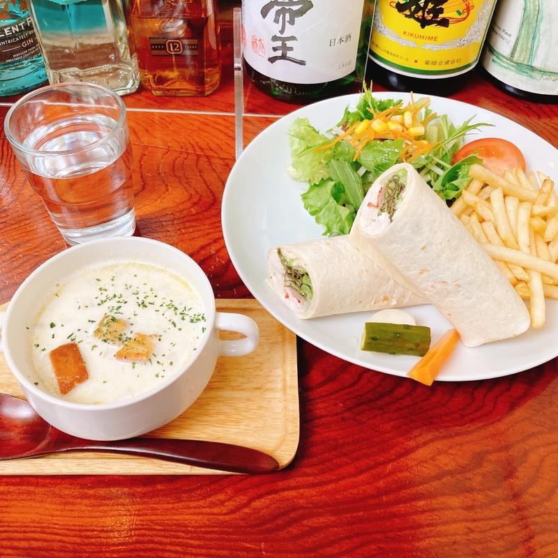 ラップセット（チキンシーザー）、クラムチャウダー(CAFE&BAR ELK)