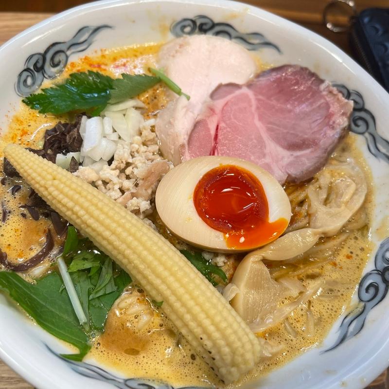 濃厚地鶏白湯ラーメンレッド(鶏骨らぁめん 極み鶏)