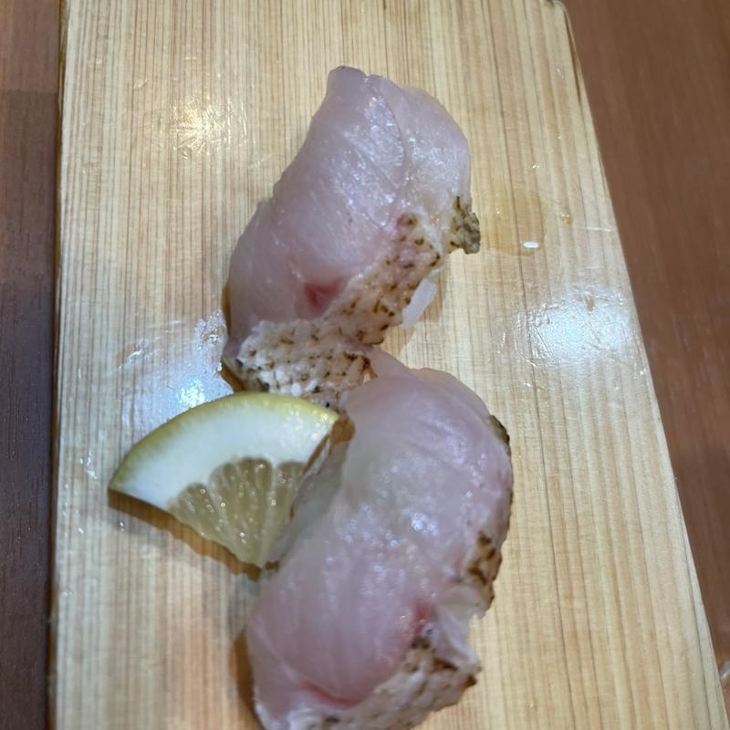 のどぐろ炙り(立ち飲み鮨 謹賀 駅前第3ビル)